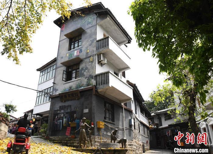逃离黑白系房屋
